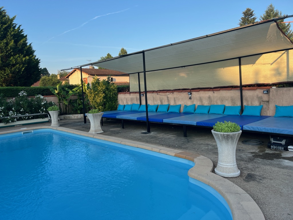 Piscine et coin ombragée